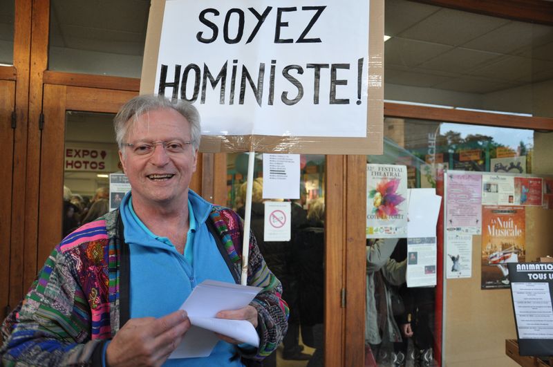 À MON ÂGE JE ME CACHE  ENCORE POUR FUMER De Rayhana