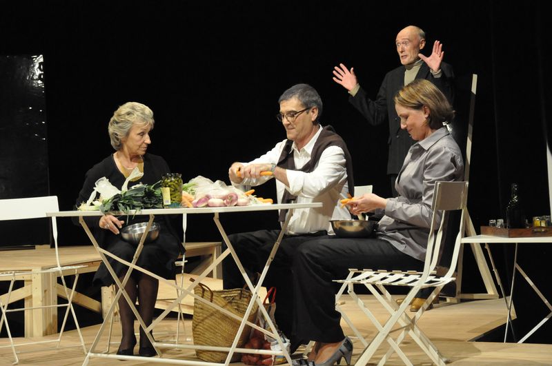 CONVERSATIONS APRÈS UN ENTERREMENT  De Yasmina Reza