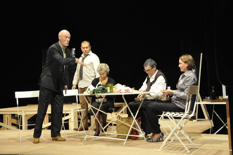 CONVERSATIONS APRÈS UN ENTERREMENT  De Yasmina Reza