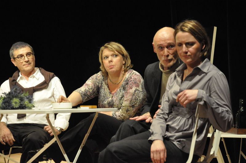 CONVERSATIONS APRÈS UN ENTERREMENT  De Yasmina Reza