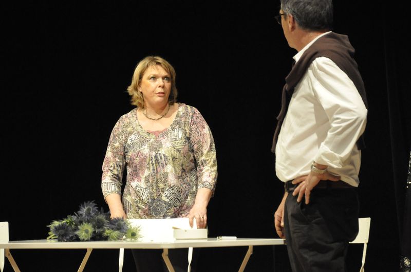 CONVERSATIONS APRÈS UN ENTERREMENT  De Yasmina Reza