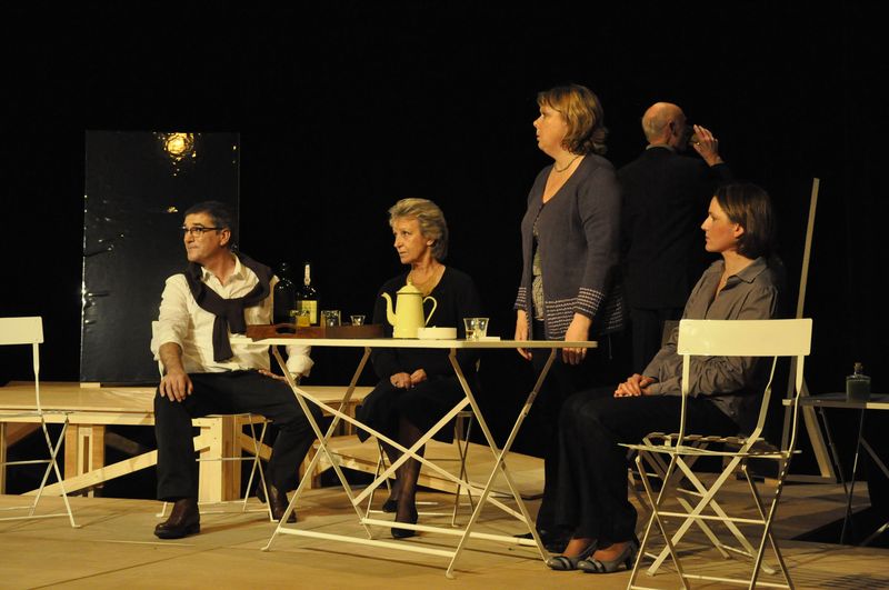 CONVERSATIONS APRÈS UN ENTERREMENT  De Yasmina Reza