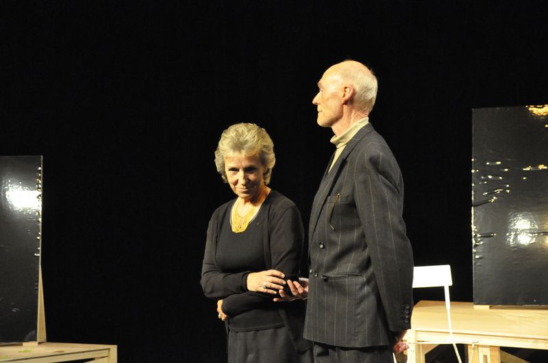 CONVERSATIONS APRÈS UN ENTERREMENT  De Yasmina Reza