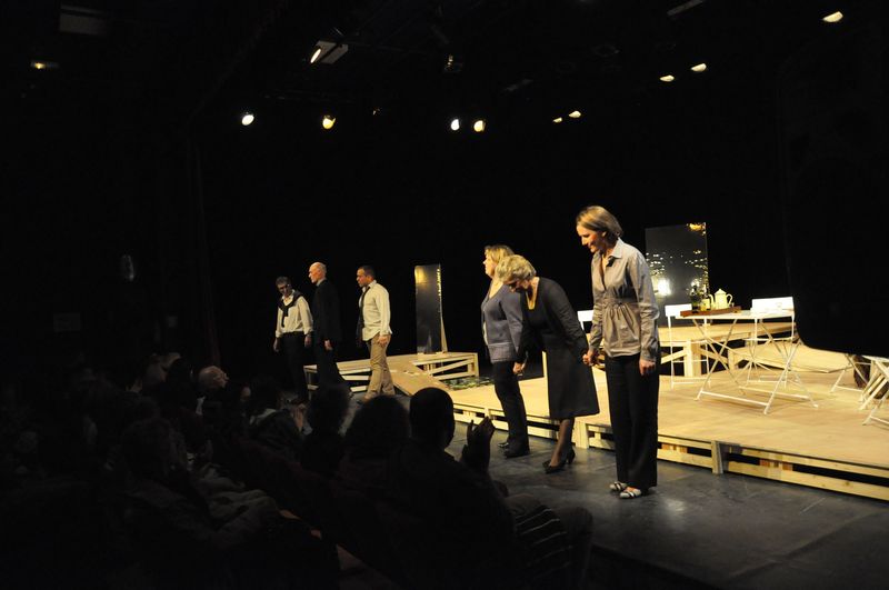 CONVERSATIONS APRÈS UN ENTERREMENT  De Yasmina Reza