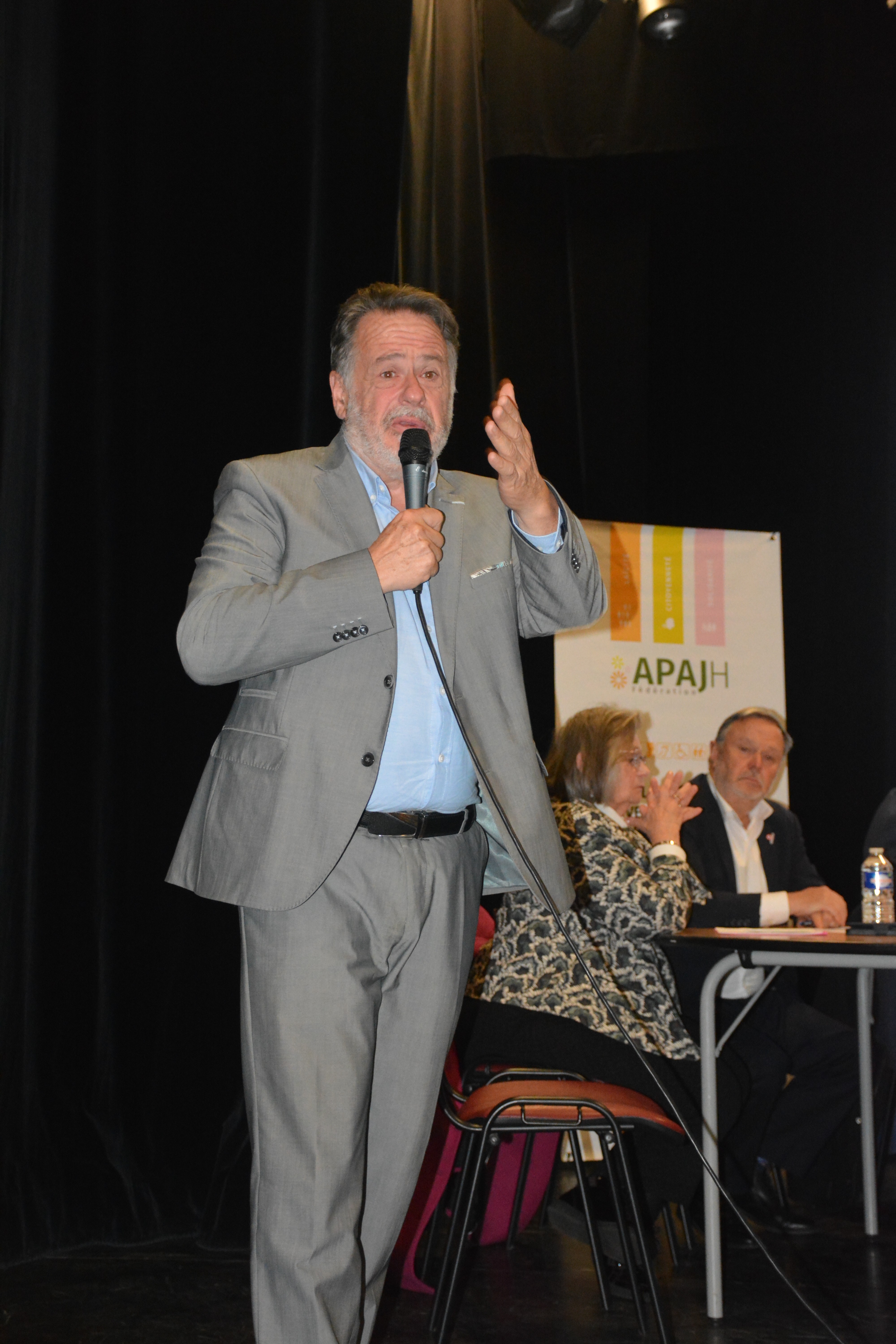 Handicap : Table ronde sur la loi de 2005, l'habitat et l'insertion professionnelle