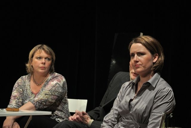 CONVERSATIONS APRÈS UN ENTERREMENT  De Yasmina Reza
