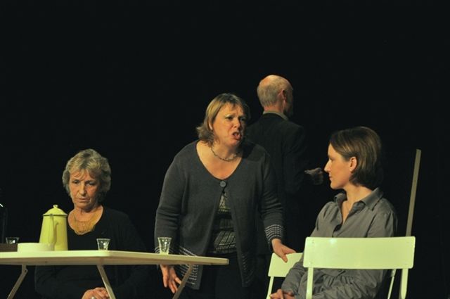 CONVERSATIONS APRÈS UN ENTERREMENT  De Yasmina Reza