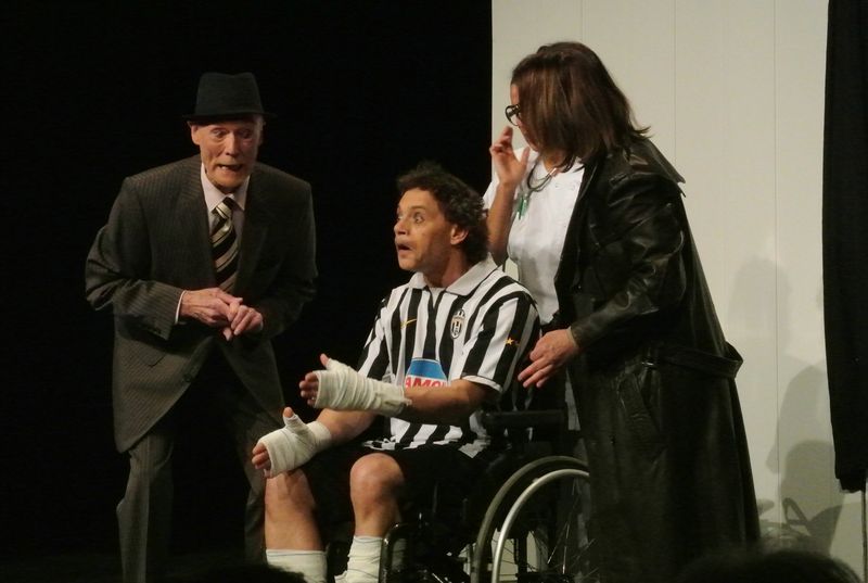 KLAXONS, TROMPETTES ET PÉTARADES De Dario Fo