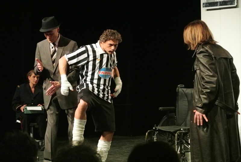KLAXONS, TROMPETTES ET PÉTARADES De Dario Fo
