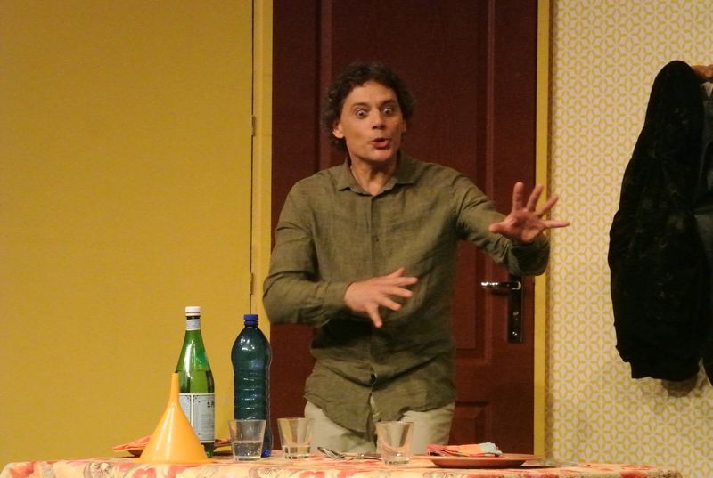 KLAXONS, TROMPETTES ET PÉTARADES De Dario Fo