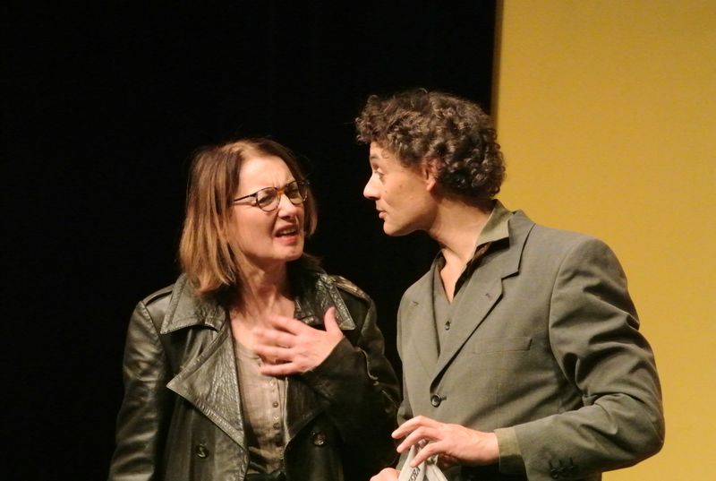 KLAXONS, TROMPETTES ET PÉTARADES De Dario Fo