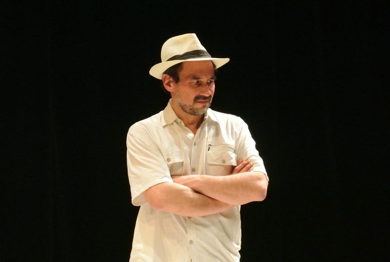 LES PIEDS TANQUÉS D’Artscénicum Théâtre