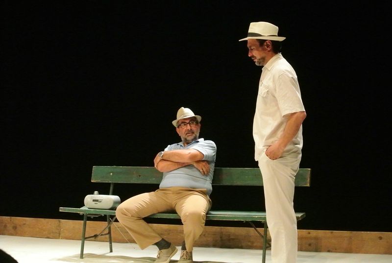 LES PIEDS TANQUÉS D’Artscénicum Théâtre