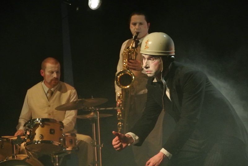 LES TRIBULATIONS D’HAROLD Idée et musique originalesde Vincent Boisseau
